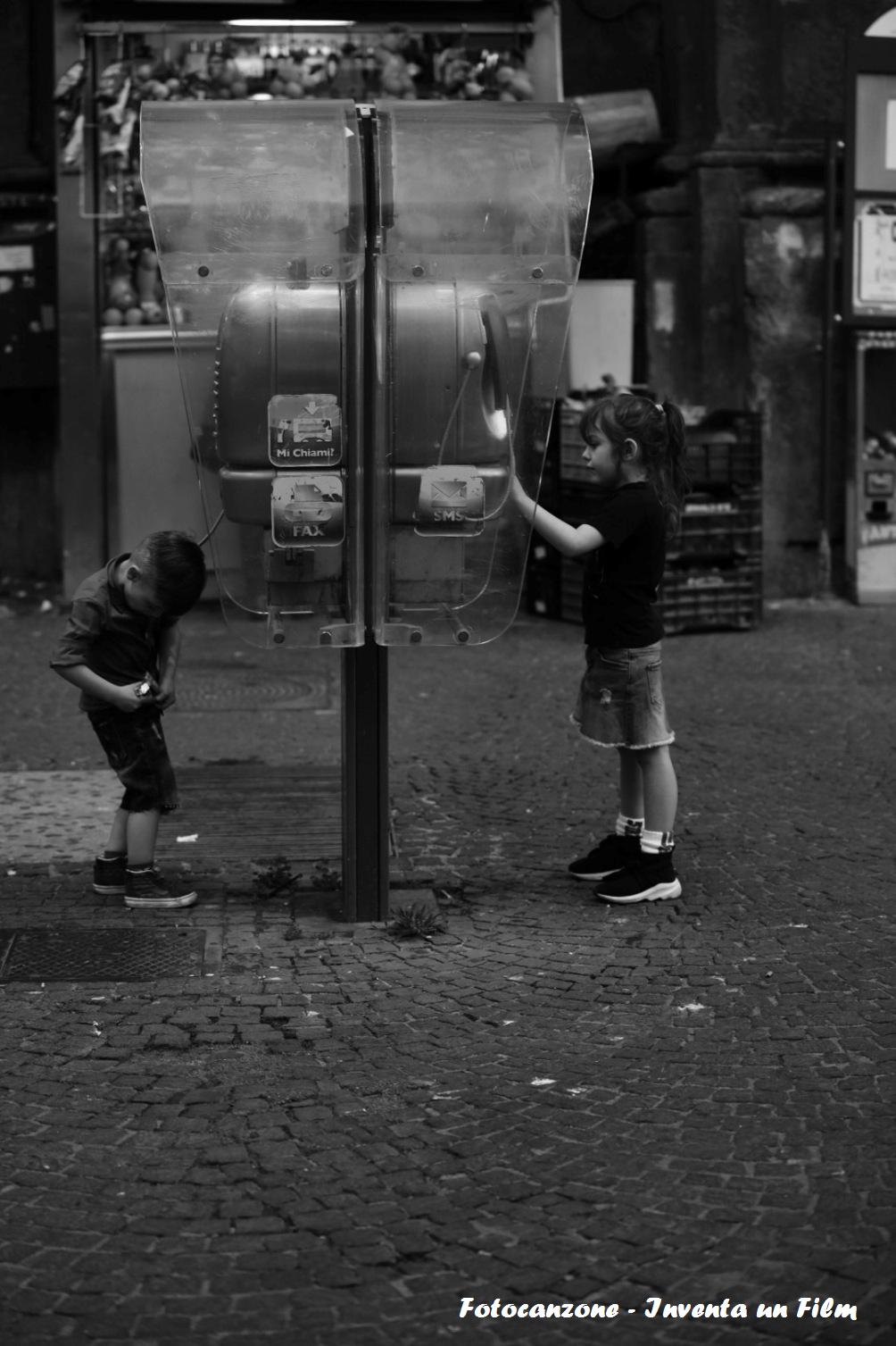 Fotocanzone, L'amico è, Gaia Bottone