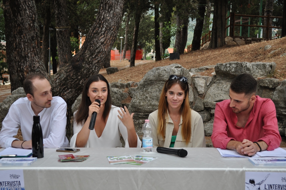 Alessandra Masi, Mariasole Di Maio, Un posto al sole, Inventa un Film ;lenola, Chiara Petrone, Speranza Altieri, Intervista sulla pineta